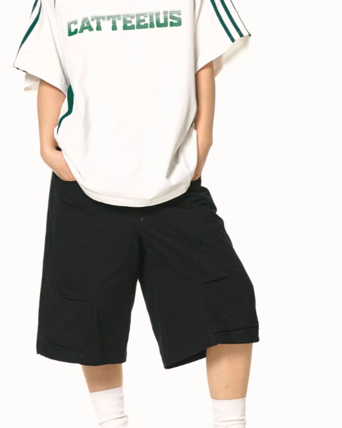 Deborah - Trendy Utility Knee-Length Shorts for Women