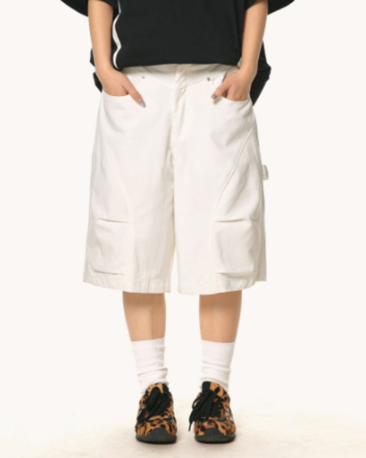 Deborah - Trendy Utility Knee-Length Shorts for Women